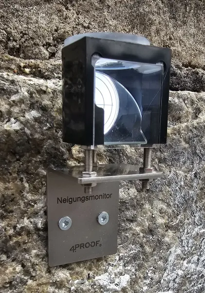 4proof Neigungsmonitor für Neigungsveränderungen (z.B. Gebäuden, Stützmauern, Holzkonstruktionen)- Detail